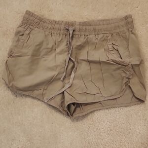 Lou & Grey Tan Women's Cargo Shorts